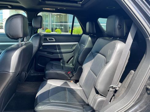Used 2016 Ford Explorer XLT w/ Equipment Group 202A AWD/4WD image 13