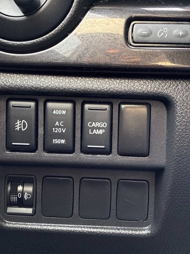 Used 2018 Nissan Titan SV AWD/4WD image 20