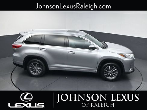 Used 2018 Toyota Highlander XLE AWD/4WD image 29