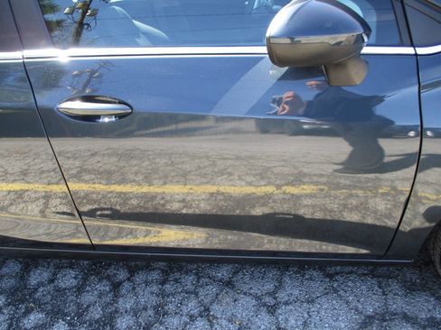 Used 2017 Chevrolet Cruze LT image 21