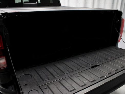 Used 2025 GMC Sierra 1500 Elevation w/ Preferred Package AWD/4WD image 17