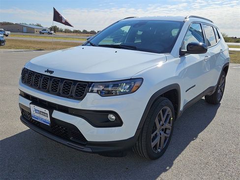 New 2026 Jeep Compass Latitude image 12