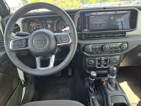 Certified 2025 Jeep Wrangler Unlimited Sahara AWD/4WD image 15