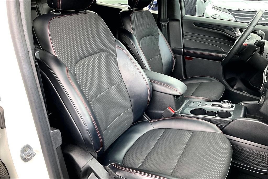 Used 2023 Ford Escape ST-Line Select AWD/4WD image 24