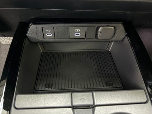 New 2026 Toyota Prius Plug-In Hybrid FWD image 19