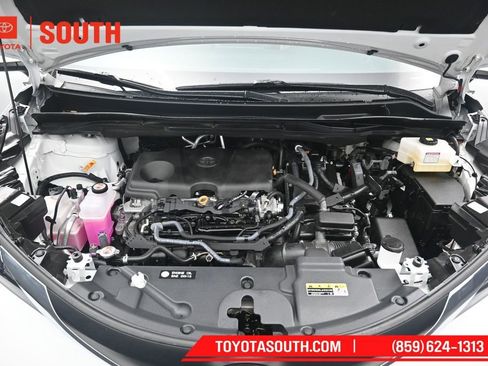 Used 2025 Toyota Sienna XLE FWD image 40