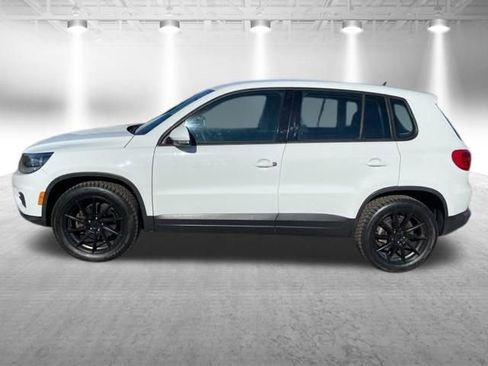 Used 2017 Volkswagen Tiguan Limited w/ Alloy Wheels Package AWD/4WD image 10