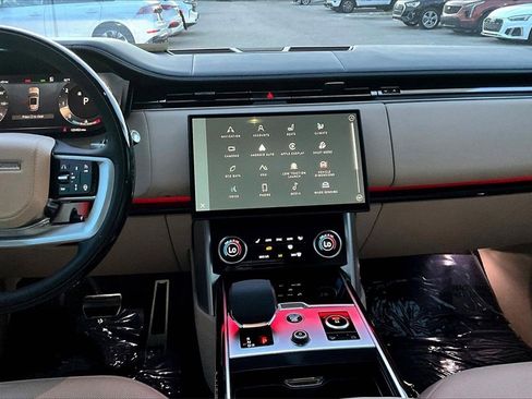Used 2023 Land Rover Range Rover SE image 19