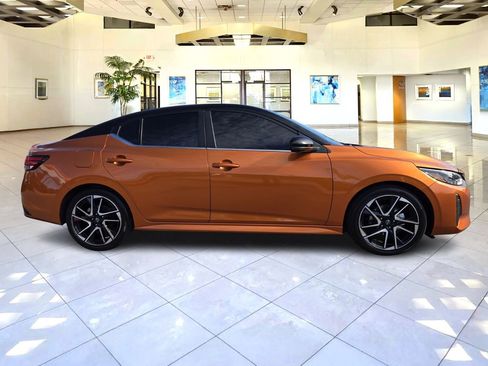 Used 2024 Nissan Sentra SR w/ SR Premium Package image 8