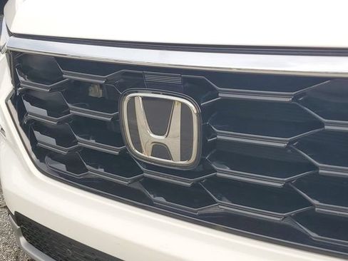 Used 2024 Honda Pilot Touring image 5