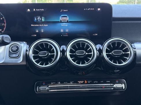 Used 2022 Mercedes-Benz GLB 250 4MATIC image 19
