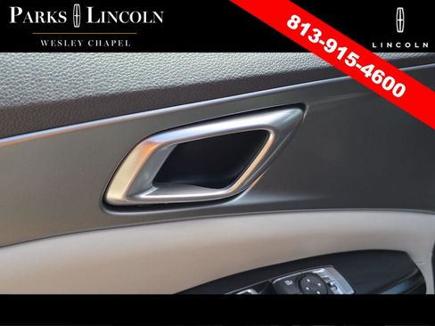 Used 2022 Kia Carnival LX FWD image 17