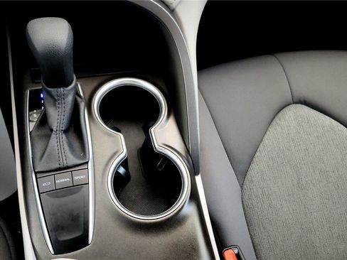 Used 2022 Toyota Camry LE w/ Carpet Mat Package (TMS) image 28