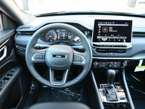 New 2026 Jeep Compass Latitude AWD/4WD image 18