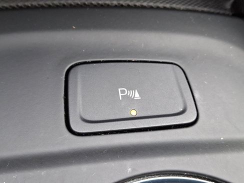 Used 2023 Chevrolet Equinox LT image 22