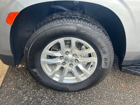 Used 2023 Chevrolet Suburban LT image 17