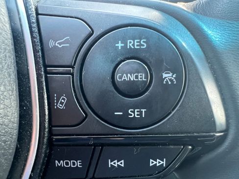 Used 2022 Toyota Venza image 22