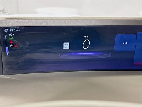 Used 2024 Lincoln Nautilus Reserve w/ Equipment Group 202A image 10