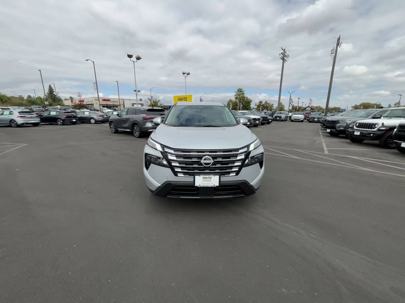 Used 2025 Nissan Rogue SV FWD image 4
