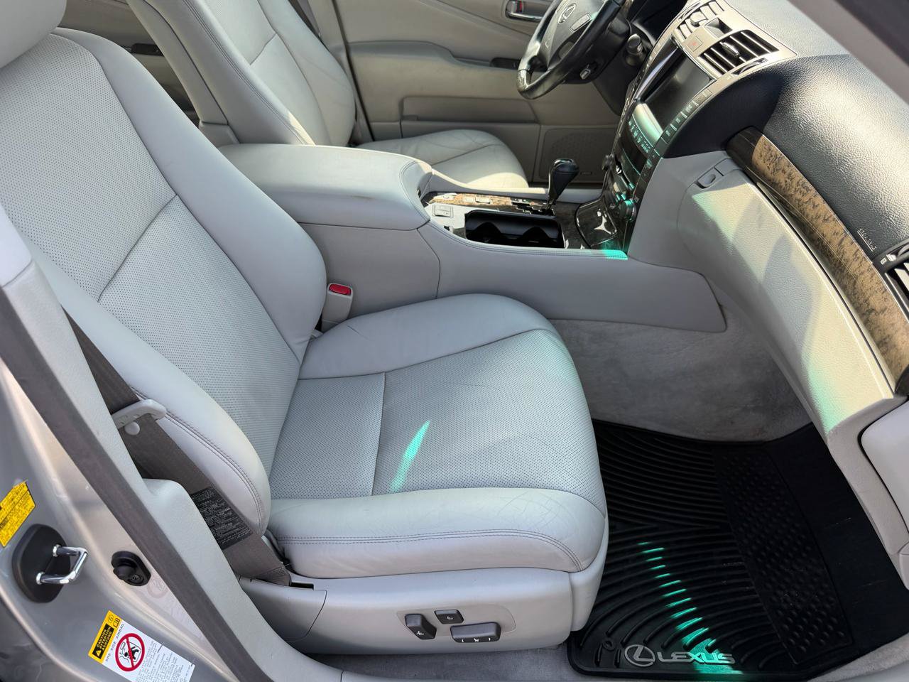 Used 2007 Lexus LS 460 w/ Comfort Pkg RWD image 14