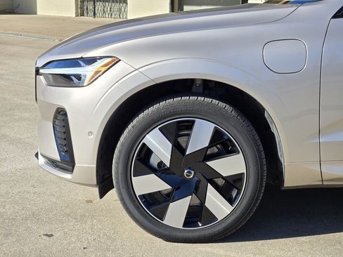 Used 2025 Volvo XC60 T8 Plus w/ Protection Package Premier image 15