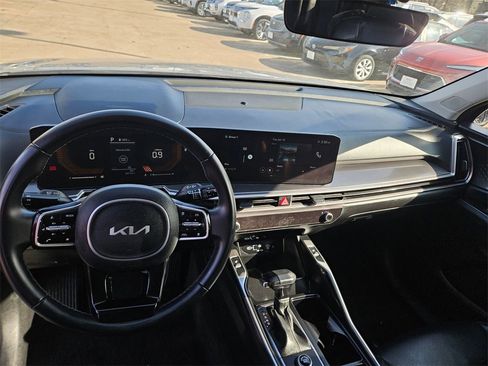 Used 2024 Kia Sorento S image 17
