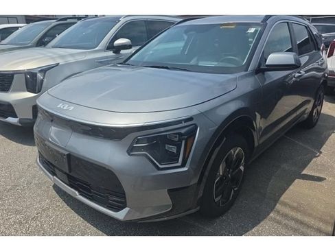 Used 2023 Kia Niro Wave w/ Wave Preserve Package FWD image 1