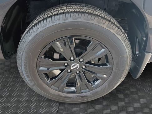 Used 2024 Nissan Titan SV RWD image 23
