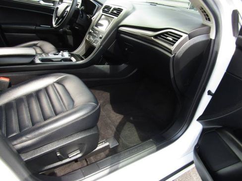 Used 2020 Ford Fusion SEL FWD image 9
