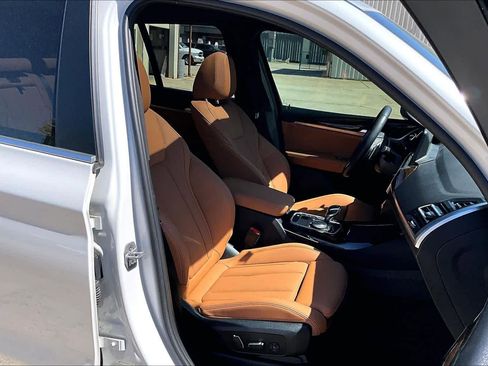 Used 2024 BMW X3 sDrive30i w/ Premium Package image 9