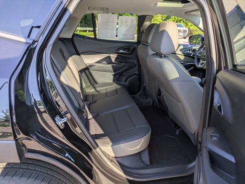 Used 2026 Chevrolet Trax ACTIV w/ Sunroof Package FWD image 36