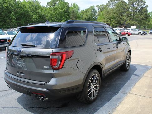 Used 2018 Ford Explorer Sport image 3