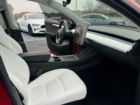 Used 2022 Tesla Model Y Performance image 11