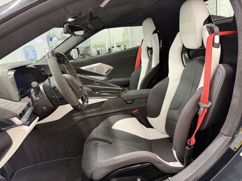 Used 2023 Chevrolet Corvette Z06 RWD image 12