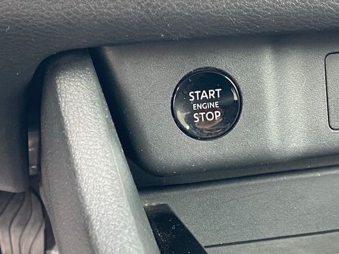 Used 2024 Nissan Rogue S FWD image 23