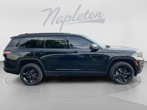 Used 2023 Jeep Grand Cherokee L Laredo RWD image 7