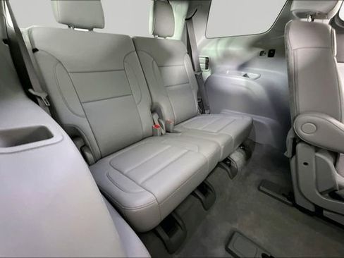 Used 2021 GMC Acadia SLT w/ Technology Package FWD image 25