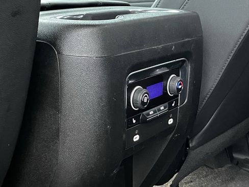 Used 2023 Chevrolet Suburban Z71 w/ Luxury Package image 27