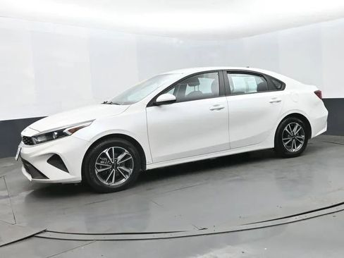 Used 2023 Kia Forte LXS FWD image 5