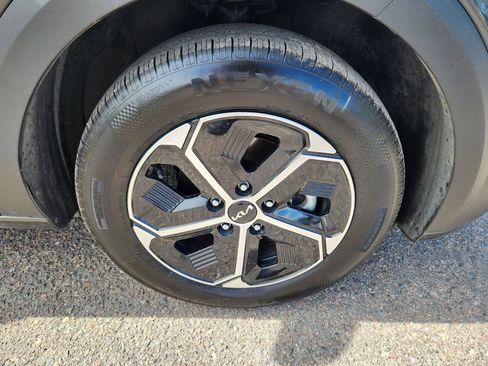 Certified 2024 Kia Niro EX image 21