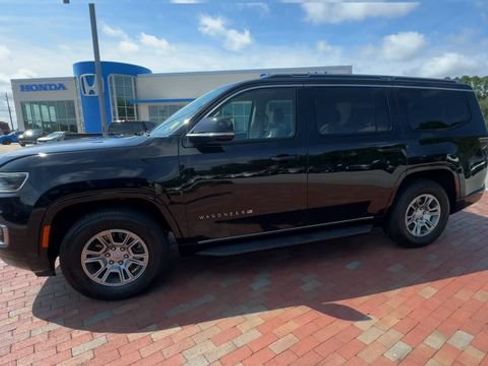 Used 2023 Jeep Wagoneer 2WD image 7