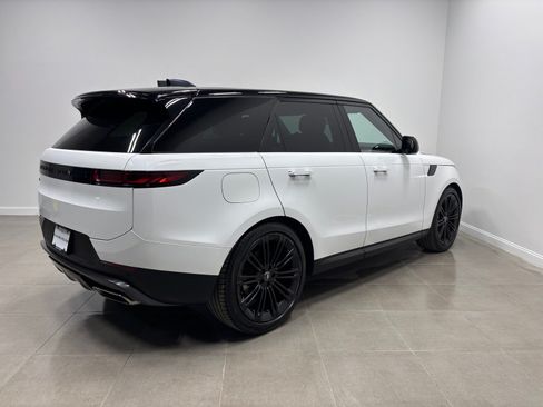 Used 2024 Land Rover Range Rover Sport SE AWD/4WD image 6