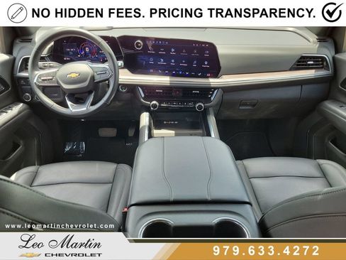 Used 2025 Chevrolet Suburban LT RWD image 12