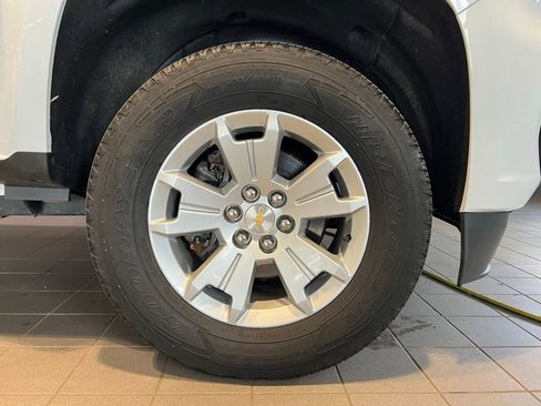Used 2022 Chevrolet Colorado LT w/ LT Convenience Package AWD/4WD image 15