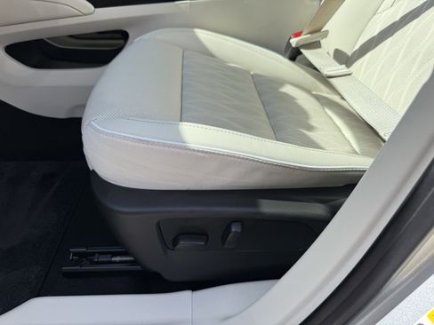 Used 2023 Buick Envision Avenir image 30