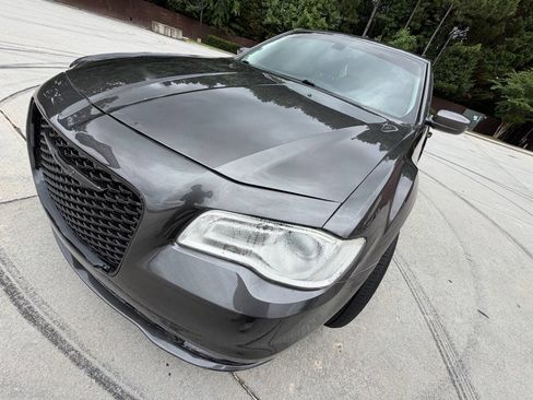 Used 2015 Chrysler 300 Limited RWD image 22