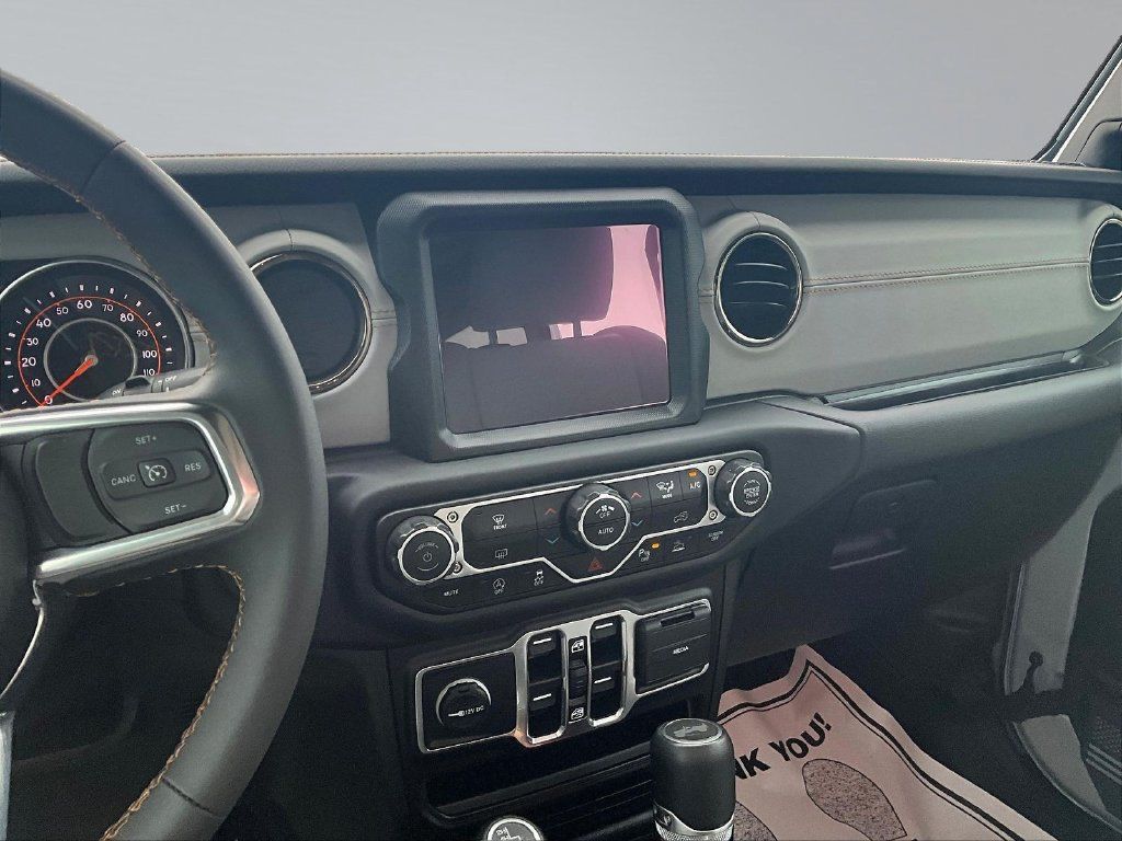 Used 2023 Jeep Wrangler Unlimited Sahara AWD/4WD image 11