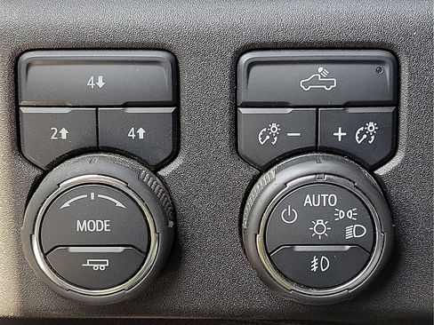 Used 2025 Chevrolet Silverado 2500 LT w/ Convenience Package AWD/4WD image 16