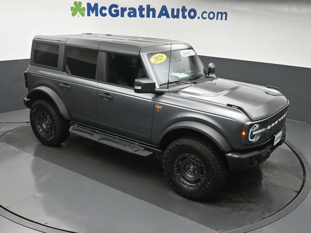 Used 2025 Ford Bronco Badlands AWD/4WD image 3