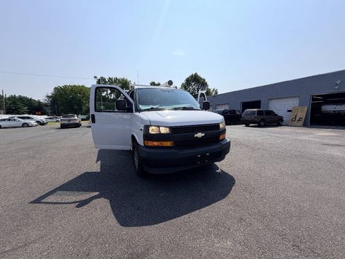Used 2019 Chevrolet Express 3500 w/ Driver Convenience Package RWD image 37